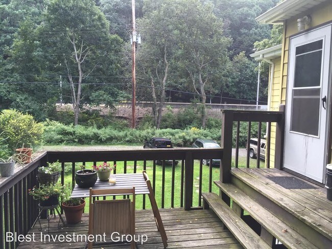 Foto del edificio - 2 br, 1 bath Apartment - 6 Woodlawn Ave