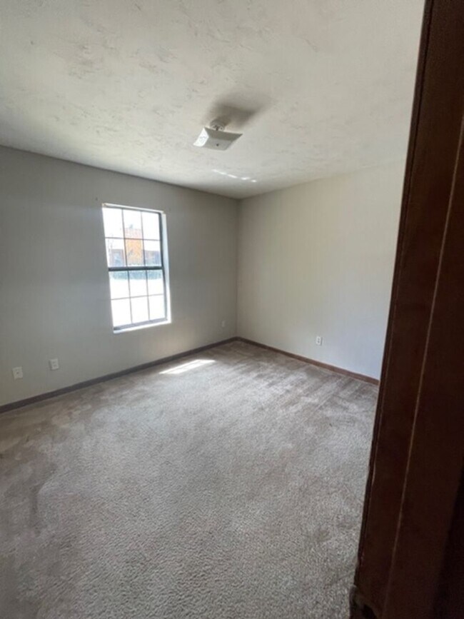 Building Photo - Townhome near Conservation set asside,