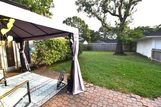 Building Photo - 8011 Meadowvale Dr