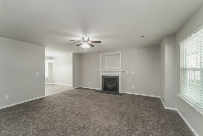 Foto del edificio - 8819 Twisted Pine Dr