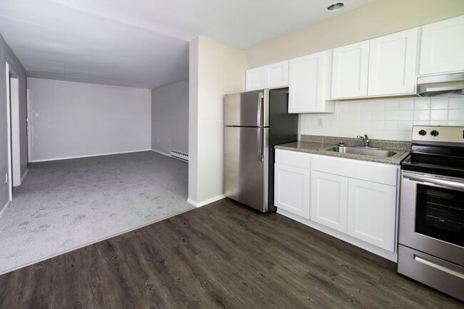 Building Photo - Welcome home to Walnut Terrace!