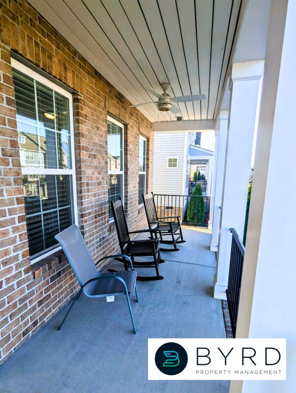 Building Photo - 16901 Thornapple Run