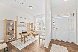 Building Photo - 1868 Forest View Ct