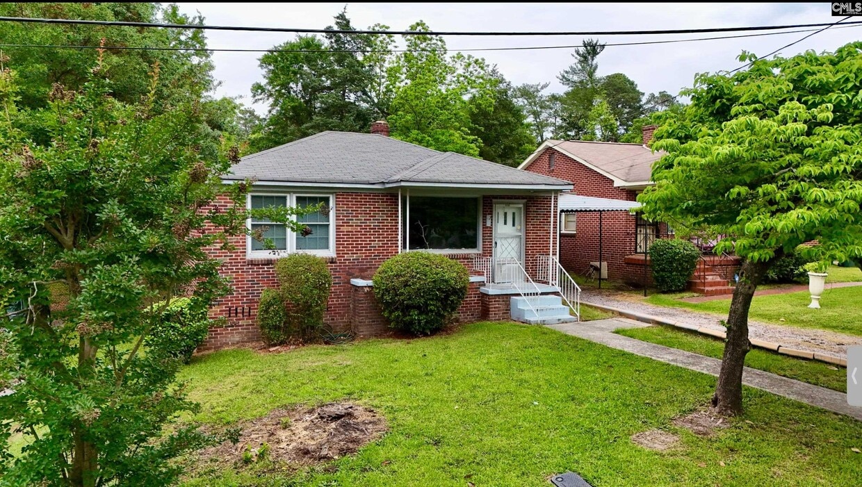 Primary Photo - 2233 Hurst St