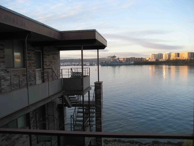 See the sunset! - Edgewater East Apartments