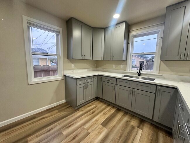 Foto del edificio - 11021 Haight St