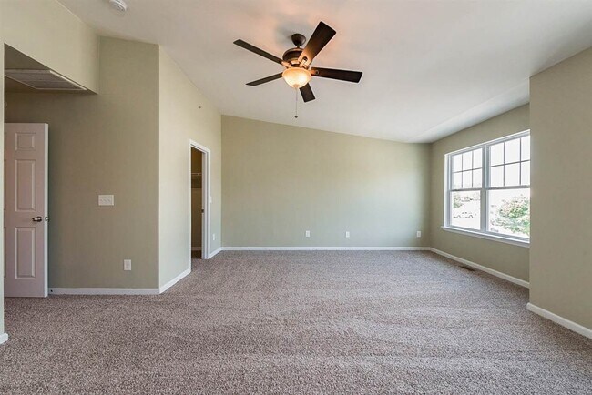 Foto del edificio - 2224 Valley Edge Dr