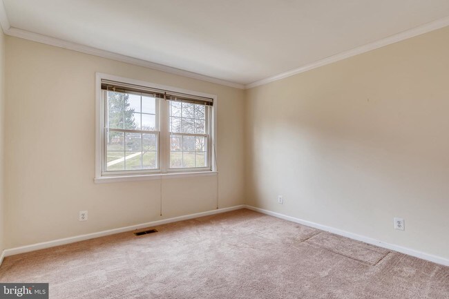 Building Photo - 215 Crocker Dr