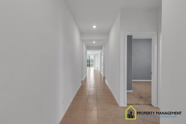 Foto del edificio - Modern and Spacious 4-Bedroom Home for Rent!
