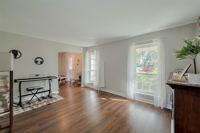 Foto del edificio - 3426 Hidden Creek Dr