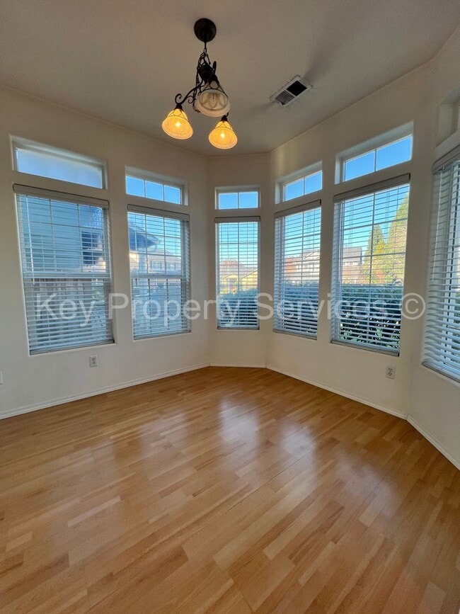 Foto del edificio - Westridge Ranch Across from Park!