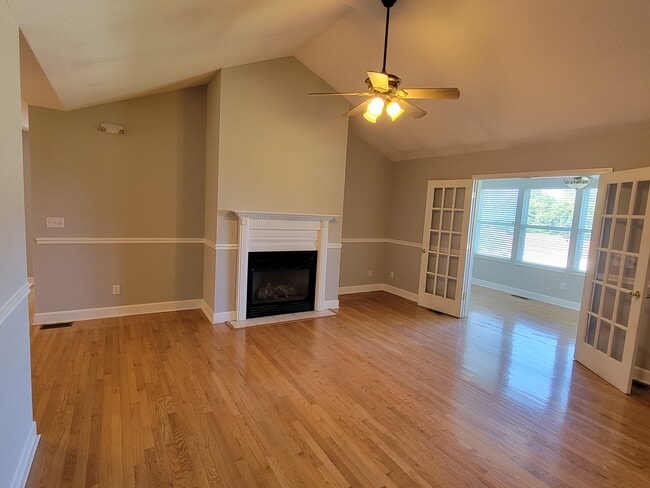 Building Photo - 109 Golf Club Ln