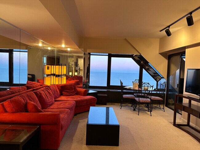 Foto del edificio - 175 E Delaware Pl
