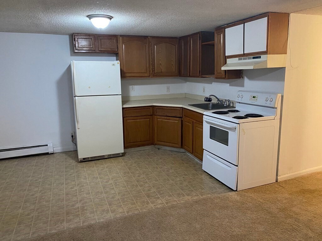 23 Market St Unit E, Somersworth, NH 03878 Room for Rent in