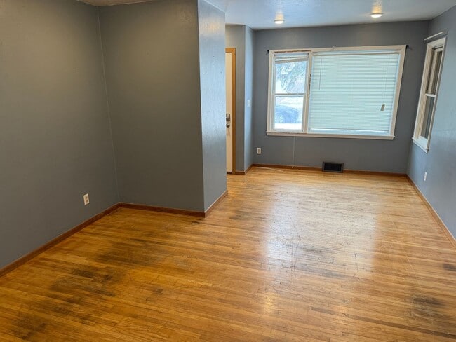 Foto del edificio - 615/617 10th Ave SW