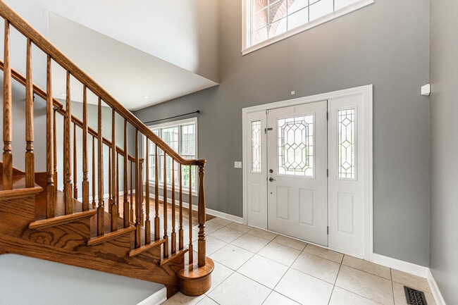Building Photo - 28 W Summerset Ct