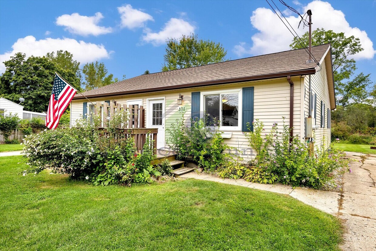 Foto principal - Darling 2 Bedroom Home in Middleville