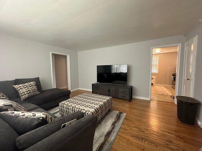 Building Photo - 445 Morris Ave