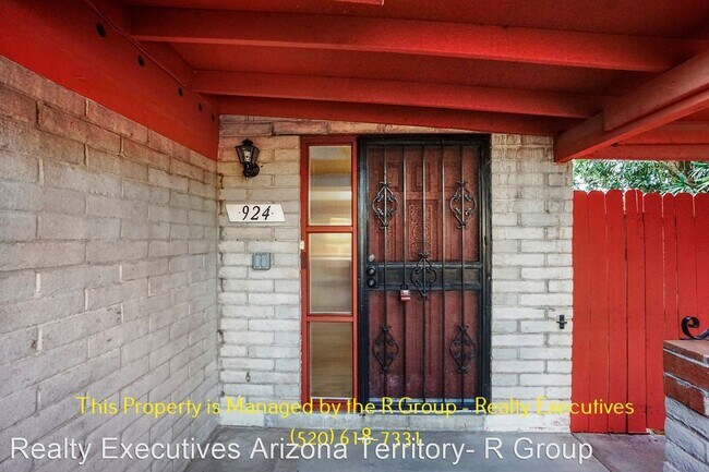 Foto del edificio - 2 br, 1.5 bath House - 924 N. Camino Seco