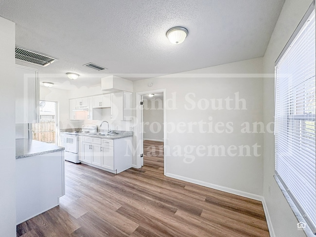Building Photo - 420 Allamanda Dr