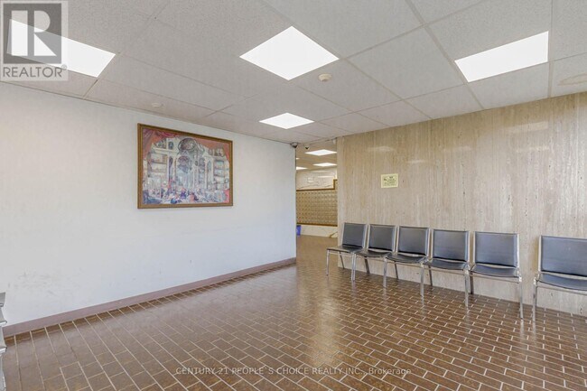 Photo du bâtiment - 45 Sunrise Ave