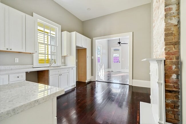 Kitchen - 2333 Columbus St