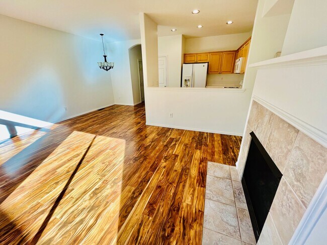 Foto del edificio - Amazing 3-Bedroom 2.5-Bathroom Townhouse i...