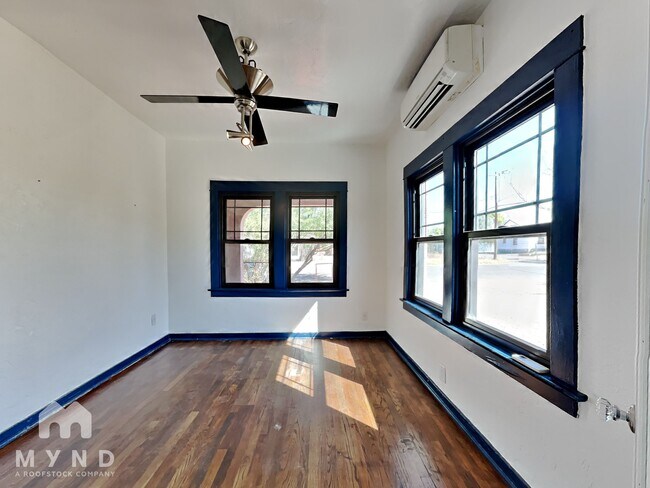 Building Photo - 312 E 19th St