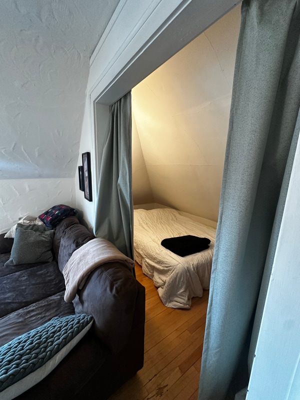 Building Photo - 1700 E Chateau Pl