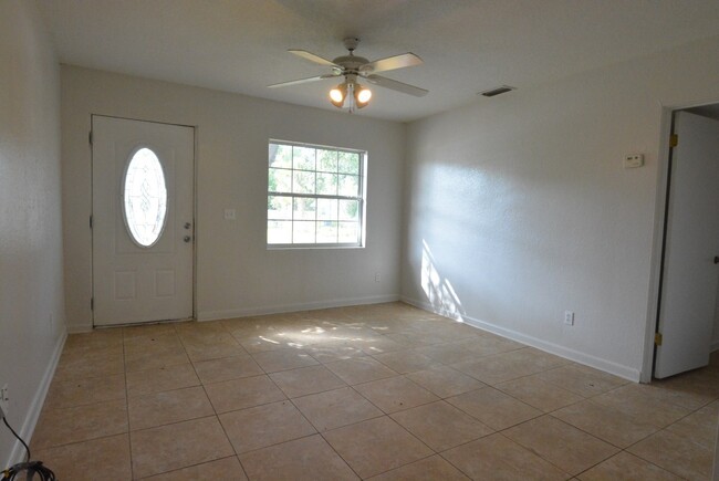 Building Photo - WINTER PARK 3br 2ba with BONUS ROOM and UP...