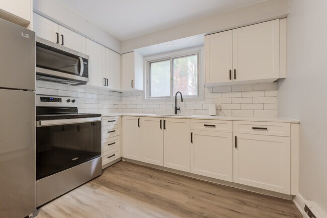 Photo du bâtiment - 639 Stirling Av S