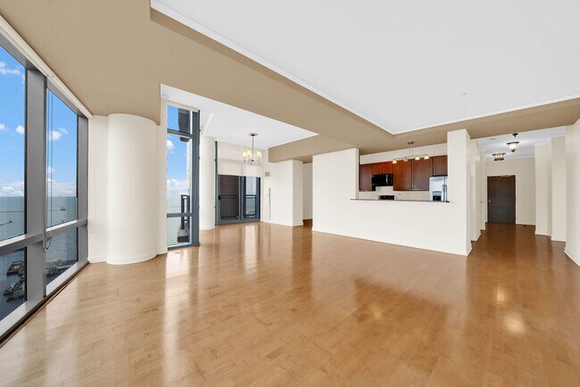 Foto del edificio - 450 E Waterside Dr