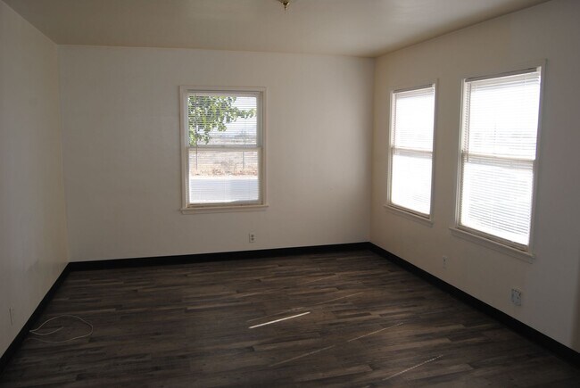 Foto del edificio - *Price Reduced* Two weeks of free rent during your third month of tenancy.