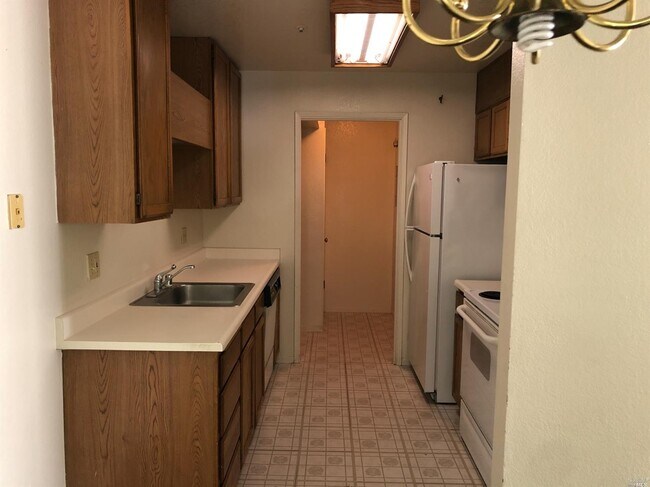 Building Photo - 101 Agua Caliente Rd W
