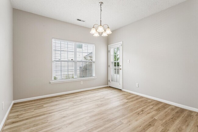 Foto del edificio - 3 BR 3 BA Townhouse