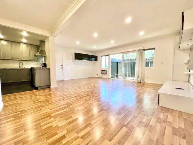 Building Photo - 4911 Indian Wood Rd Culver City, CA 90230