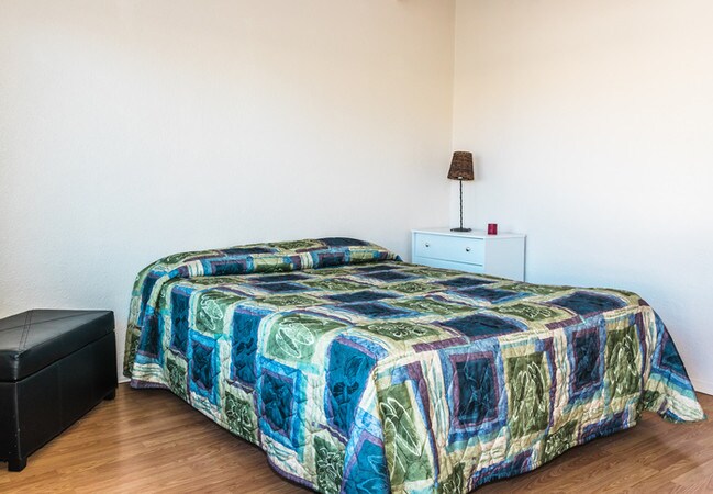 Foto del edificio - Efficiency Studio just 1/2 Mile from CMU