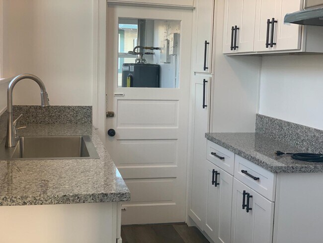 Foto del edificio - 1034 Hyperion Avenue