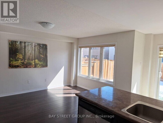 Photo du bâtiment - 8088 Blue Ash Ln