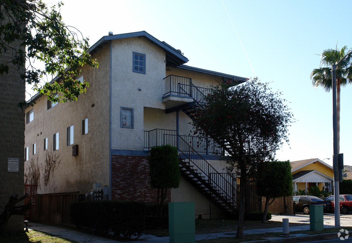 Foto del edificio - 110 S Eucalyptus Ave