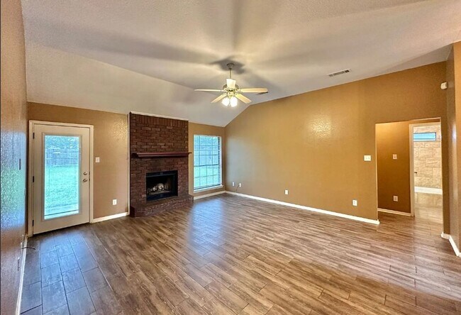 Building Photo - 3805 Sawtooth Dr