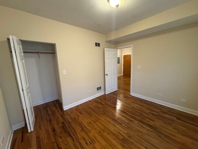 Building Photo - 2257 W Rosemont Ave