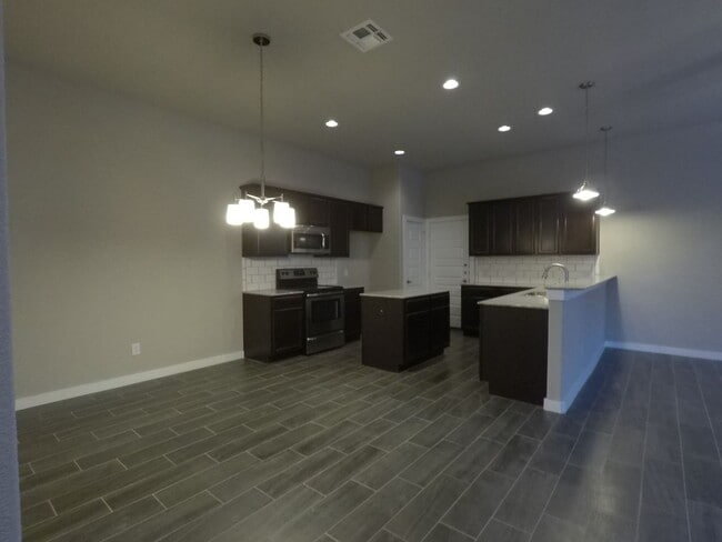 Building Photo - 128 Hidden Springs Dr