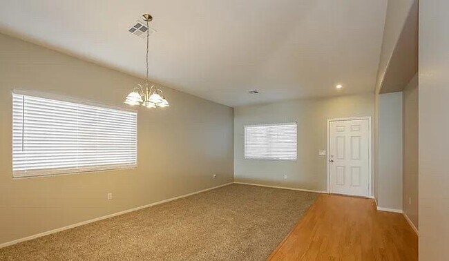 Foto del edificio - 4821 Morning Falls Ave