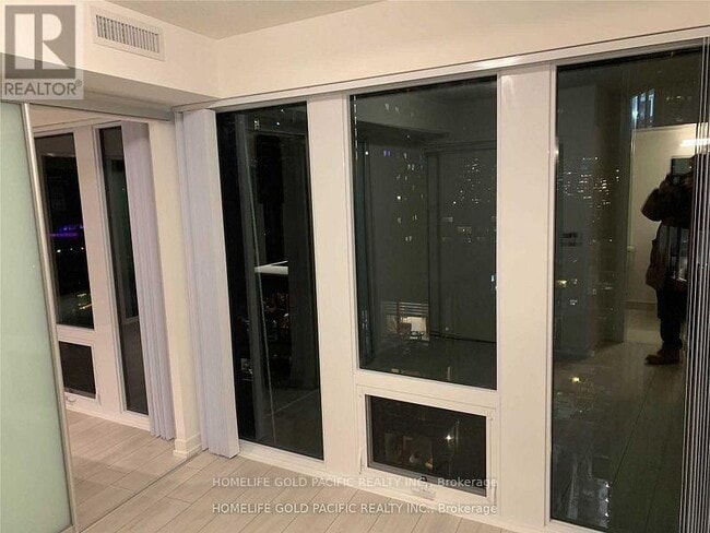 Building Photo - 60 Shuter St