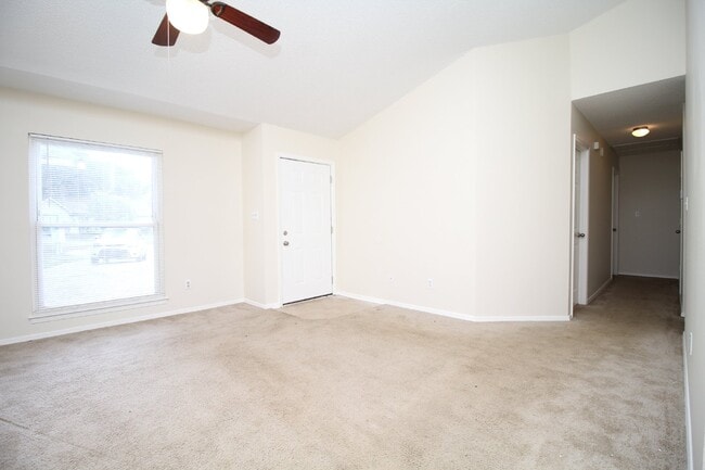 Building Photo - Updated 3BR/2BA Home in Crystal Wells Subdivision with Fresh Paint, High Ceilings, Private Primar...