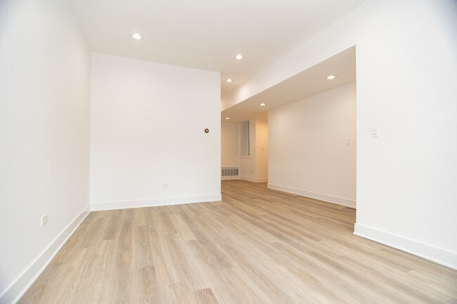 Building Photo - 1723 W Pierce Ave