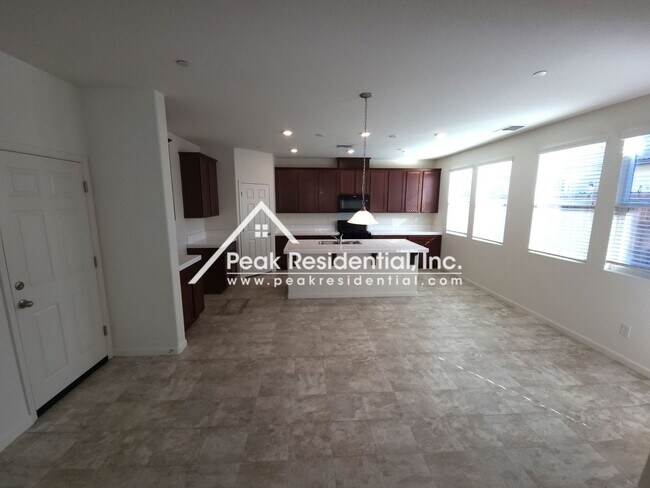 Foto del edificio - Newer North Natomas 3bd/2.5ba House with Loft & 2 Car Garage