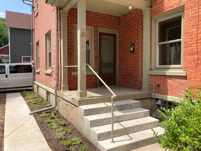 Building Photo - 117-119 Fitzhugh SE