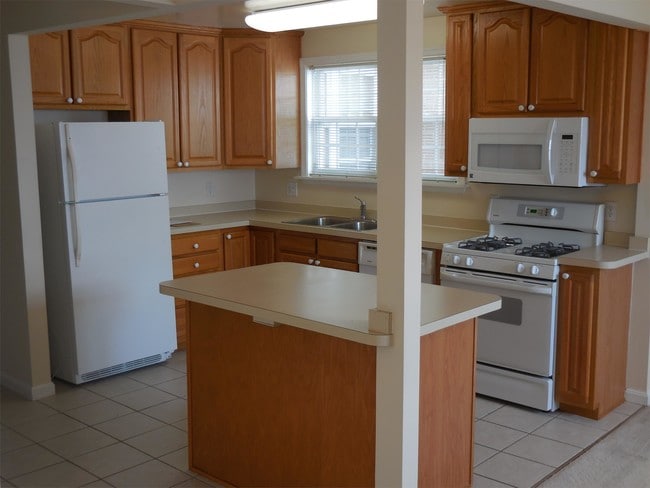 Building Photo - 1032 Chesapeake Dr